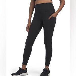 Black leggings with pocket